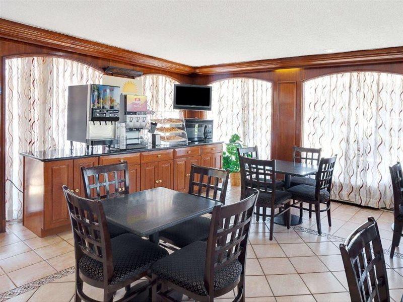 Days Inn By Wyndham Elk Grove Village O'Hare Airport West Εξωτερικό φωτογραφία